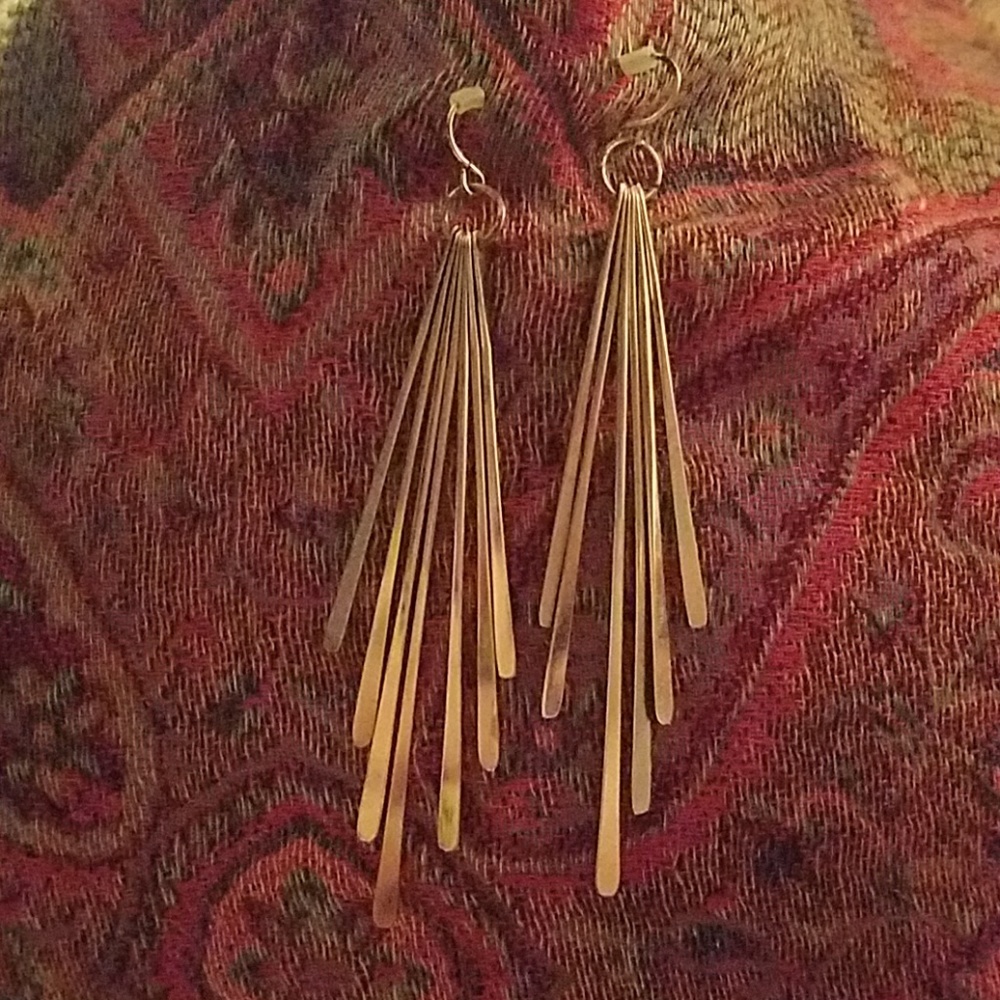4/$28 Gold dangle earrings